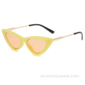 Nuevas gafas de sol de ojo de gato triangulares de metal retro europeas y americanas Gafas de sol de calle de moda para mujer Vidrio de hip hop de cara pequeña